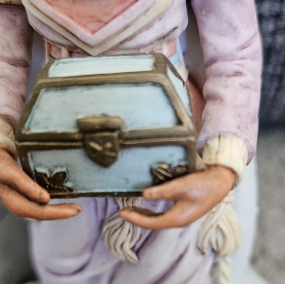 Two Christmas Figurines, An Angel with 2 Lambs & Royal King. Vintage 1996. - Picture 5 of 16